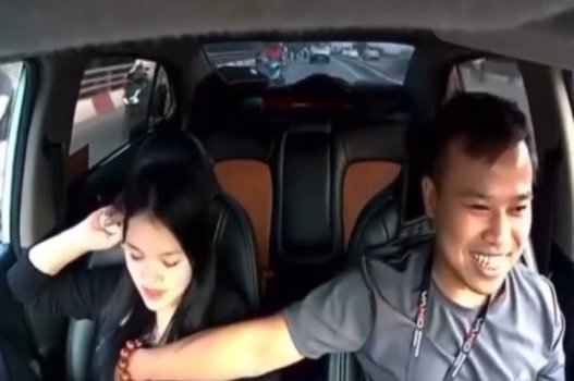 sex rò rĩ Rút bao ra không kịp nên anh bắn tùm lum