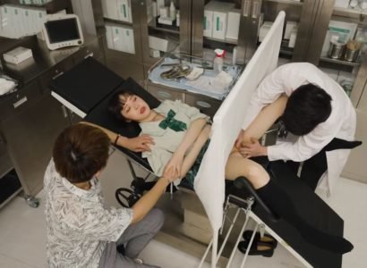 sex nong cây Thanh niên định kéo bao lên đầu cho tụt vô bướm em